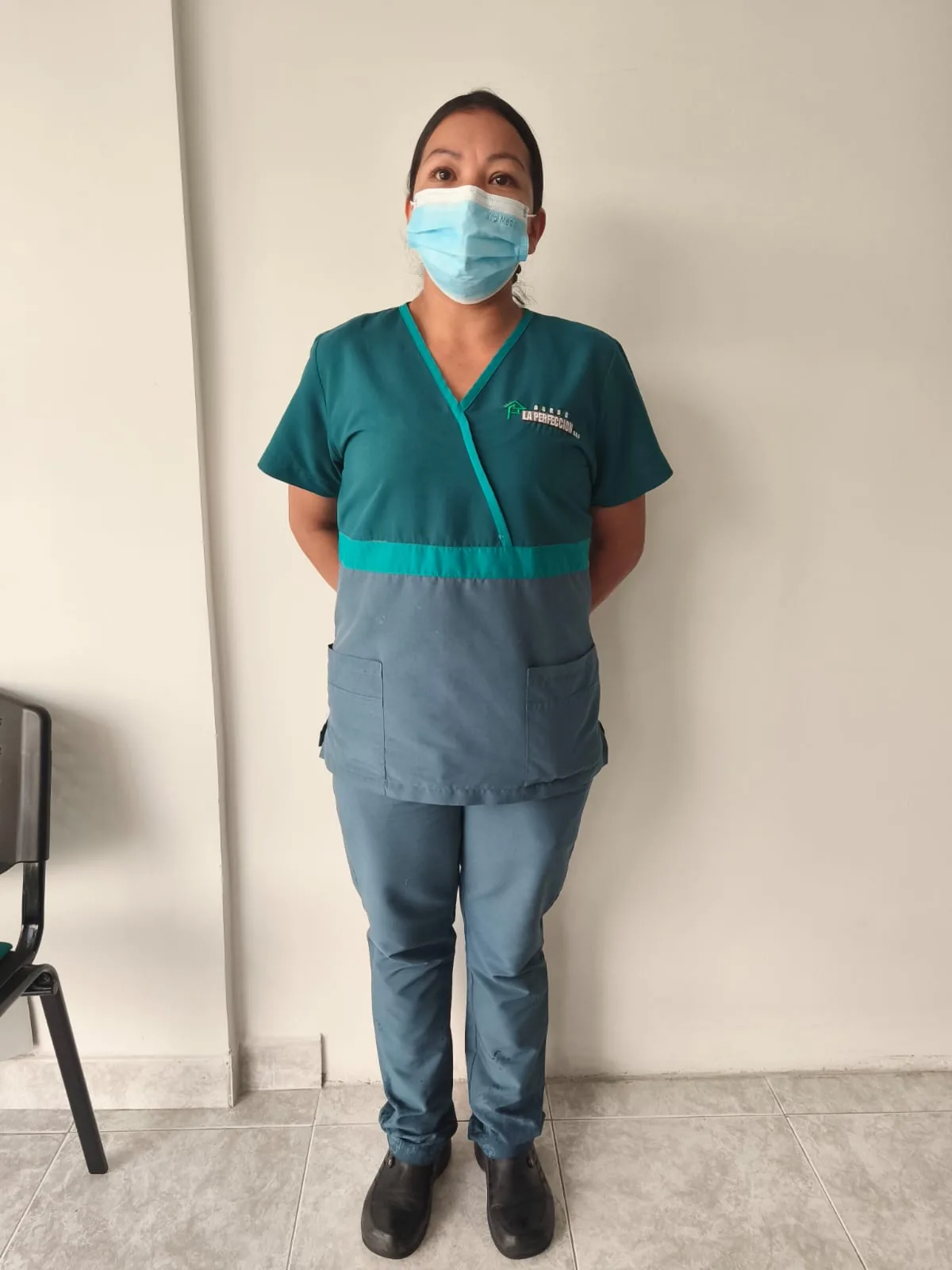 Dotación y uniforme del personal directo de Aseos La Perfección