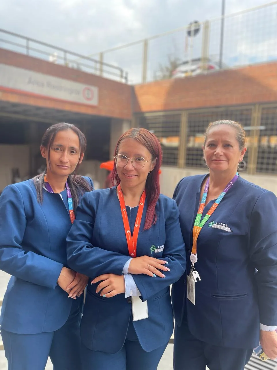 Equipo de supervisión en visita de operación