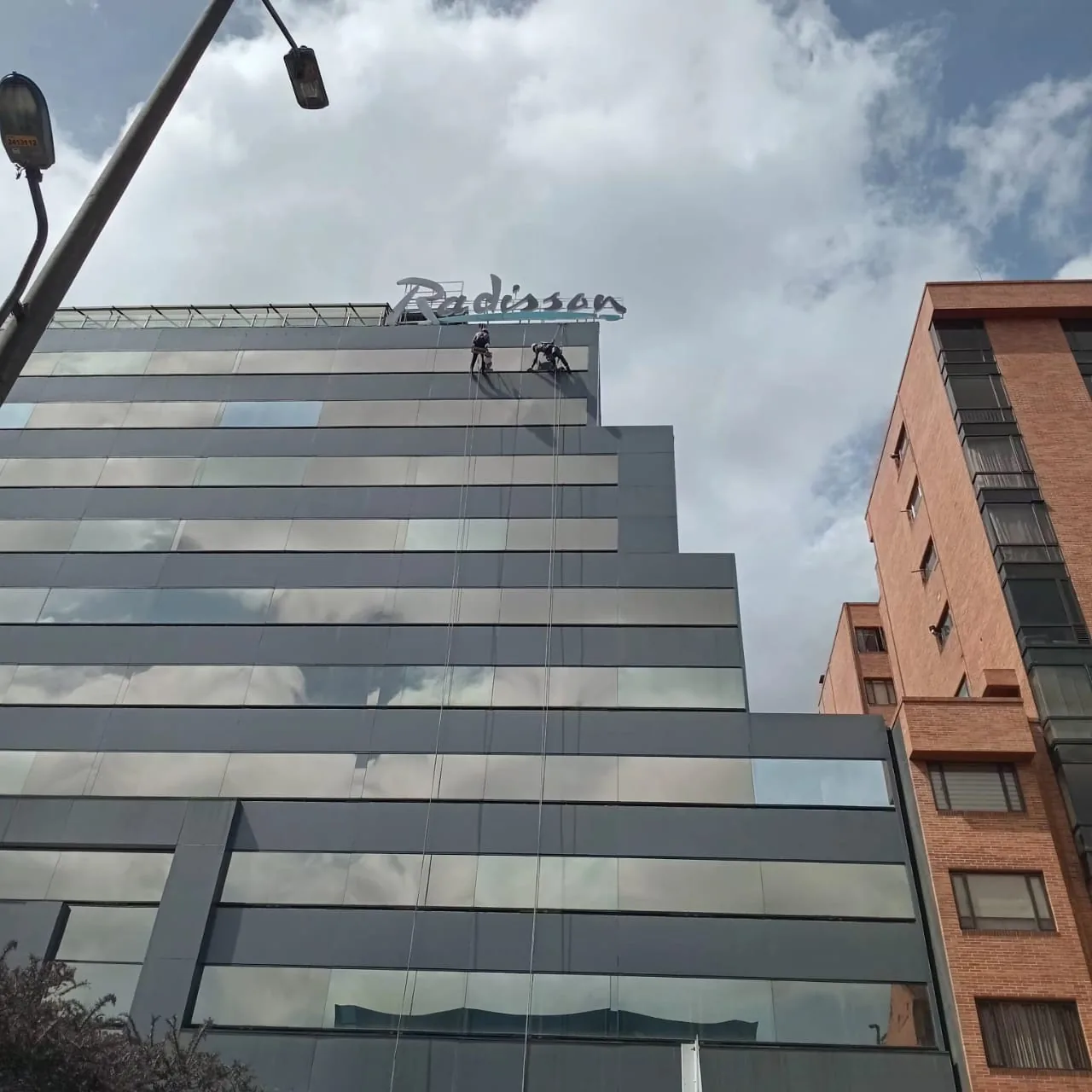 Mantenimiento de fachada en establecimiento hotelero