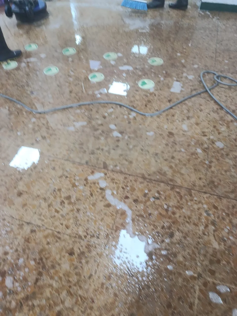 Residuos de pintura antes de la limpieza fina