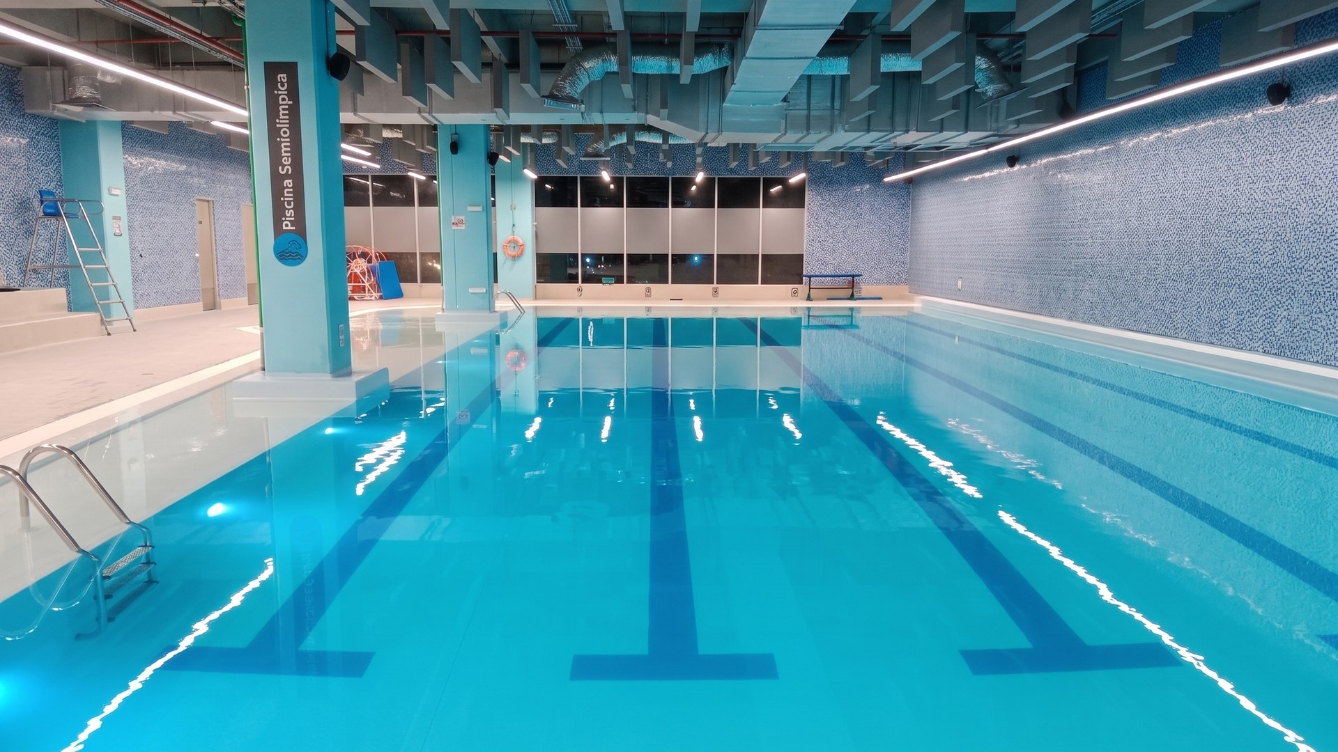 Cepillado de piscina semiolímpica