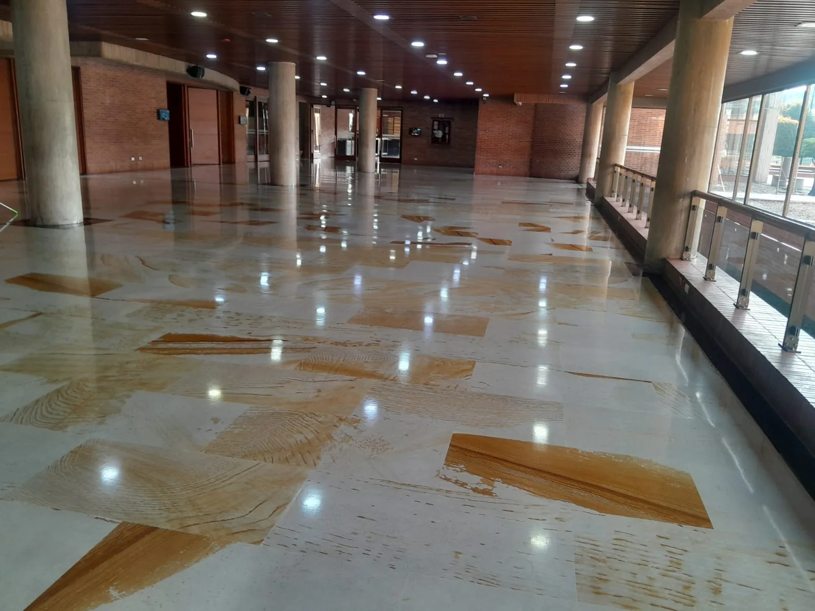 Cristalizado de mármol en hall principal