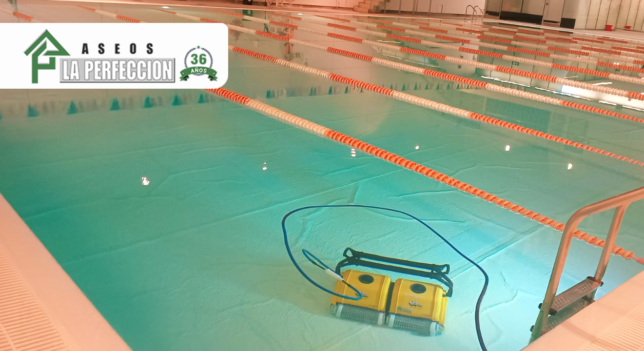 ¿Sabes realmente qué hay detrás del agua cristalina de una piscina?